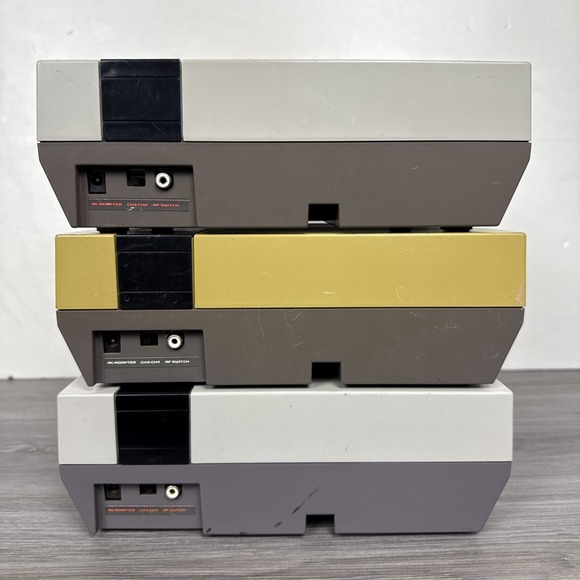 Nintendo Entertainment System NES‎ Consoles Lot Of 3 (For Parts) W/accessories